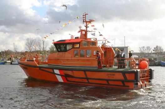 Fenders for workboat Jasmund, Lotsbetrieb GmbH, Mecklenburg-Vorpommern